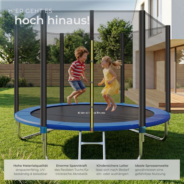 Gartentrampolin mit Sicherheitsnetz, Leiter und Randabdeckung. Zwei Kinder springen auf dem ultraviolettbeständigen Sprungtuch im Garten.