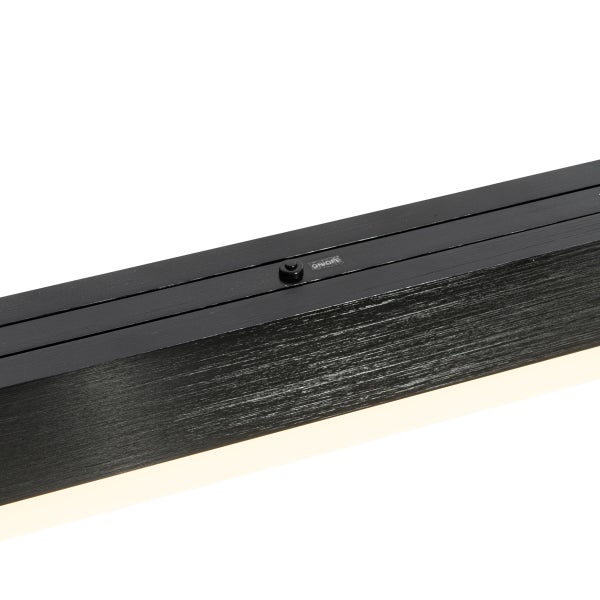 Detailansicht einer schwarzen LED-Leuchte mit Ein- und Ausschalter