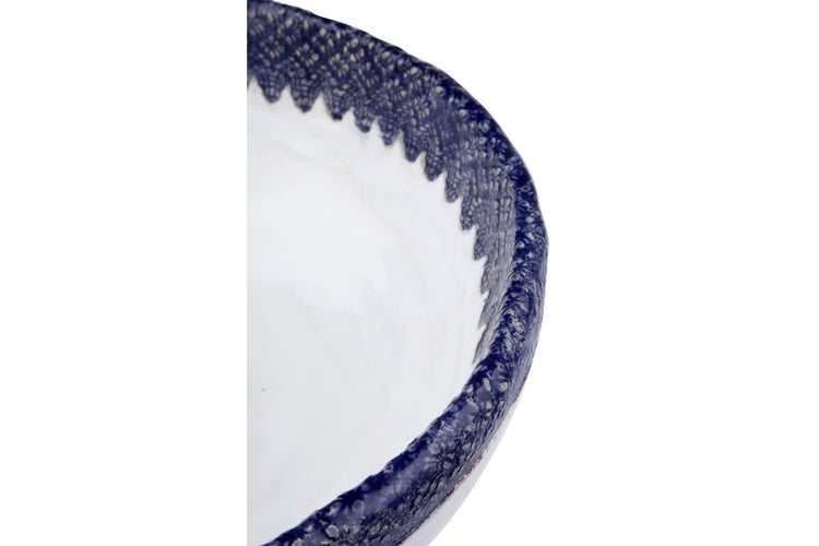 Keramikschale mit gemustertem Rand