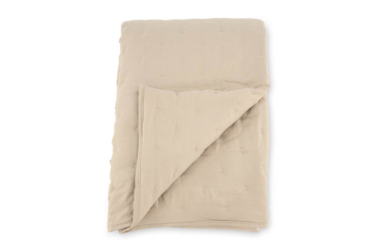 Beige gesteppte Tagesdecke mit Punktmuster, weiches Textil für das Schlafzimmer.