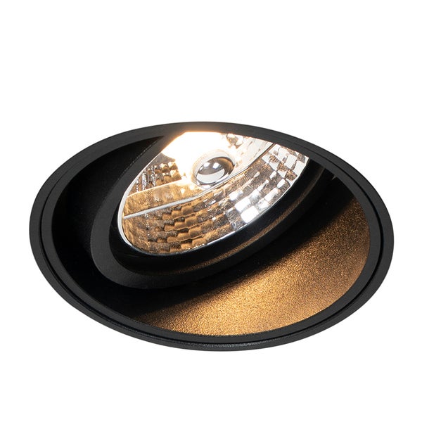 Schwenkbarer Einbaustrahler aus Metall in Schwarz mit runder Form und eingeschaltetem Leuchtmittel.