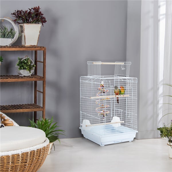 Weißer Vogelkäfig mit zwei Sittichen im Wohnzimmer.