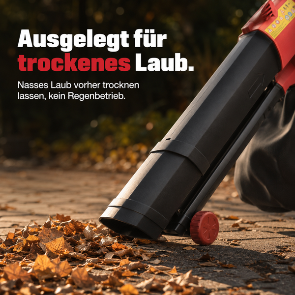 Laubsauger über trockenem Laub auf Pflastersteinen. Nur für trockenes Laub geeignet, kein Betrieb bei Regen.