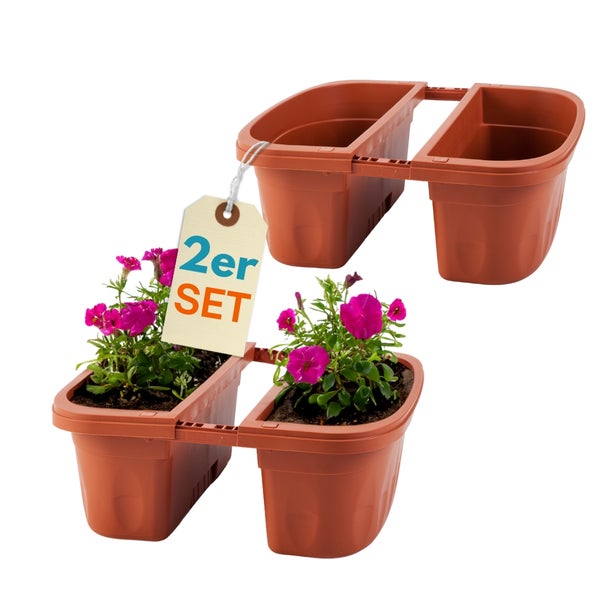 Zwei Pflanzkästen aus Kunststoff, einer bepflanzt mit Blumen, als Set