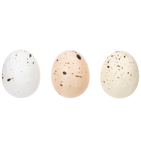 Drei dekorative Eier mit Tupfenmuster für Osterdekoration