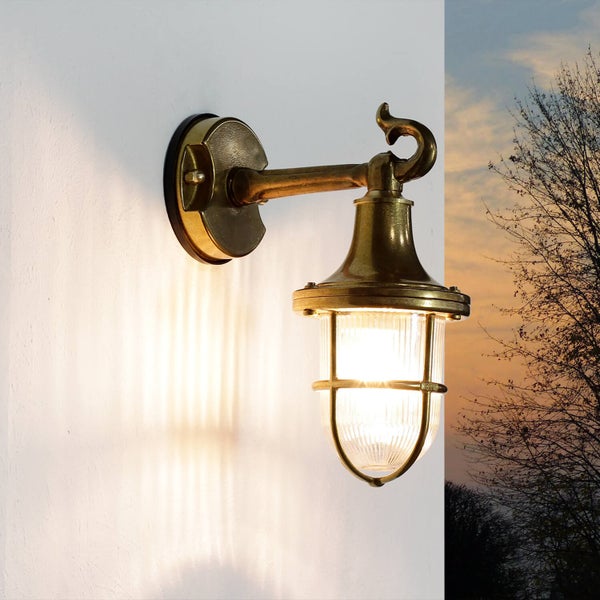 Messingfarbene Wandleuchte für den Aussenbereich