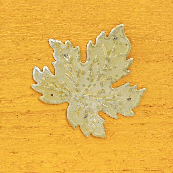 Dekorative Ahornblatt-Metallapplikation