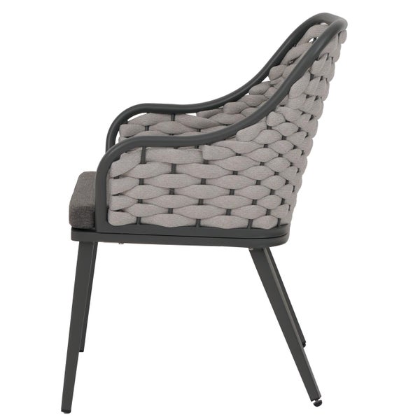 Gartensessel mit Armlehne, Sitzkissen und geflochtener Rückenlehne