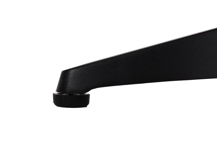 Detailansicht eines schwarzen Stuhlbeins mit Bodenschoner