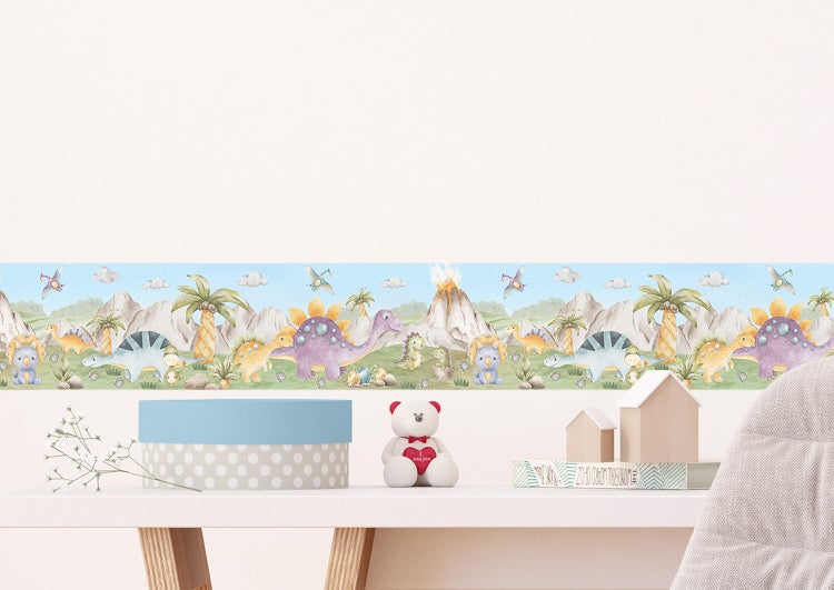 Selbstklebende Bordüre für Kinderzimmer mit Dinosaurier-Motiv, Vulkanen und Palmen im Aquarell-Stil.
