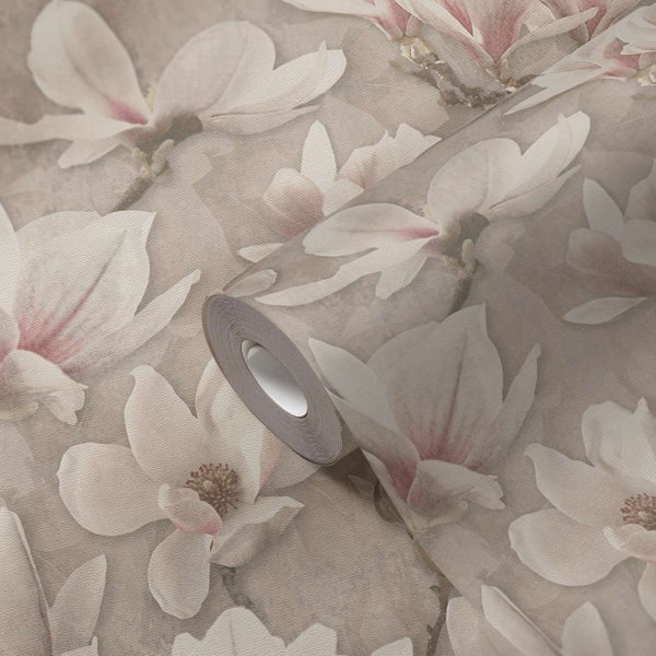 Vliestapete mit floralem Magnolien Motiv auf strukturierter Oberfläche in Rollenform