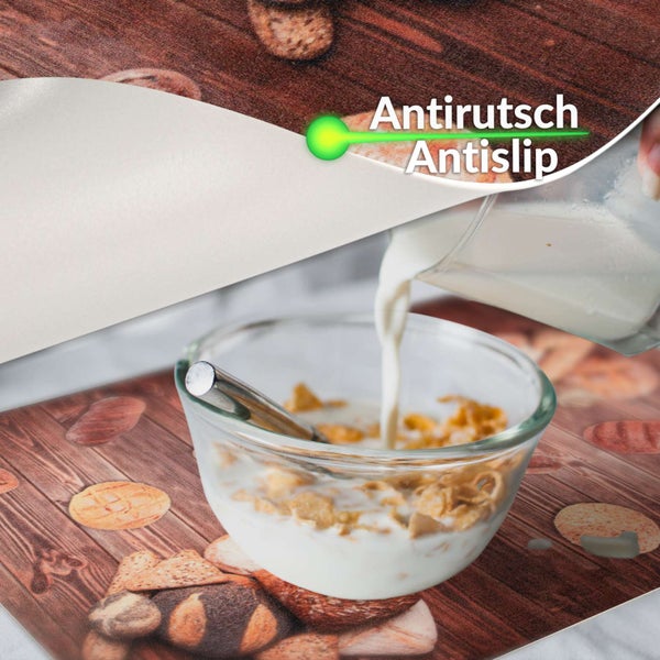 Rutschfeste Unterlage mit Frühstücksmotiv, Schale mit Müsli und eingegossener Milch.