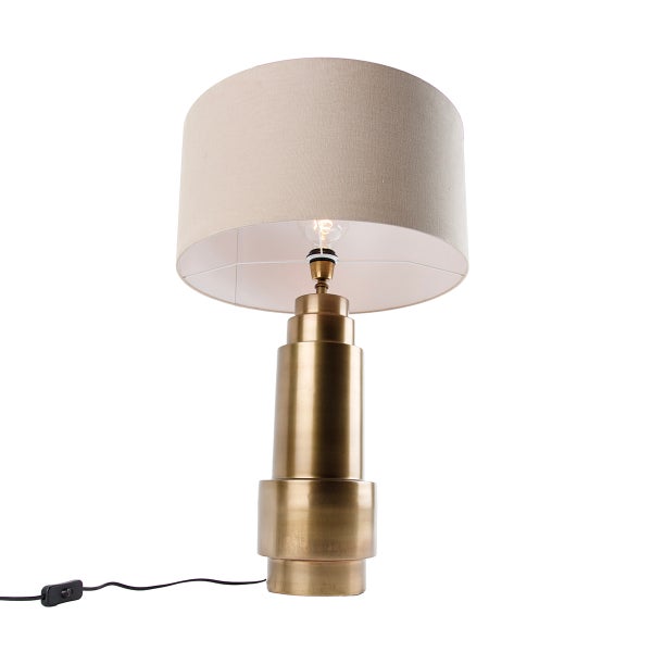 Tischleuchte mit Stoffschirm und Metallfuß