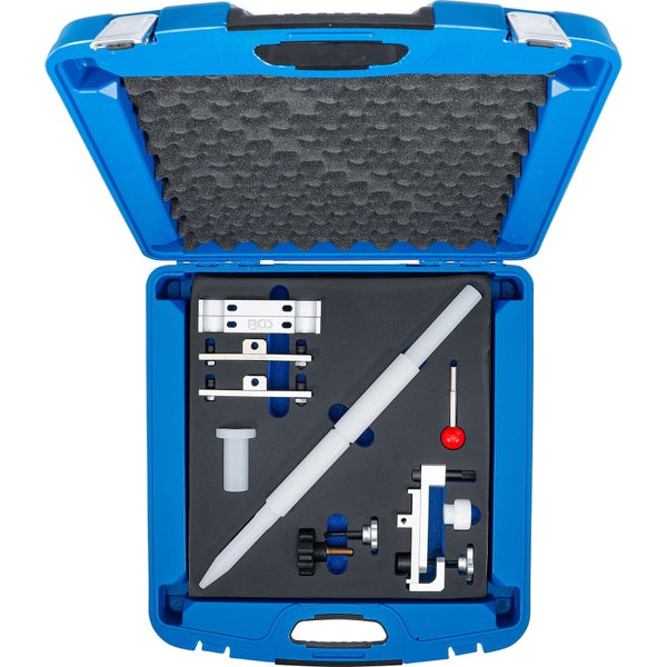 Werkzeugsatz im blauen Koffer mit Schaumstoffeinlage