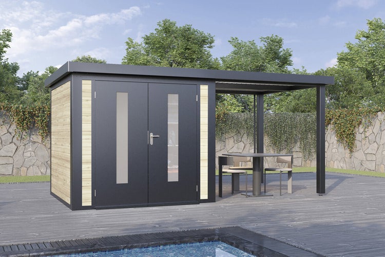 Modernes Gartenhaus mit Flachdach und integriertem Terrassendach, kombiniert mit Holz- und Metallelementen, platziert auf einer Holzterrasse.