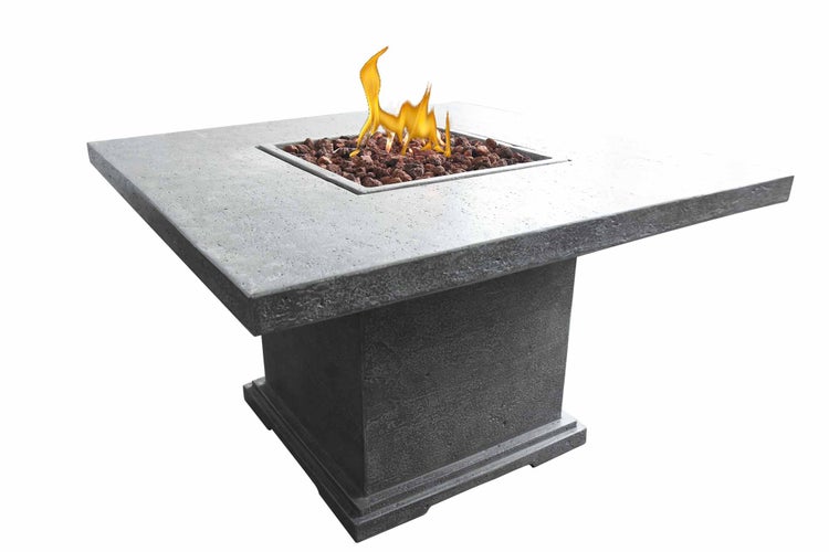 Quadratischer Gaskamin-Tisch in Betonoptik mit Lavasteinen und offener Flamme.