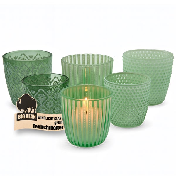 Set aus fünf dekorativen Windlichtern aus Glas mit verschiedenen Strukturen, inklusive eines brennenden Teelichts in einem der Gläser.