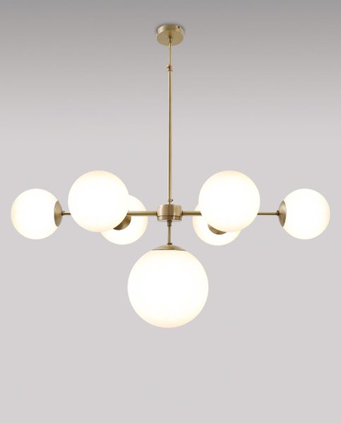 Hängeleuchte mit sieben runden Lampenschirmen