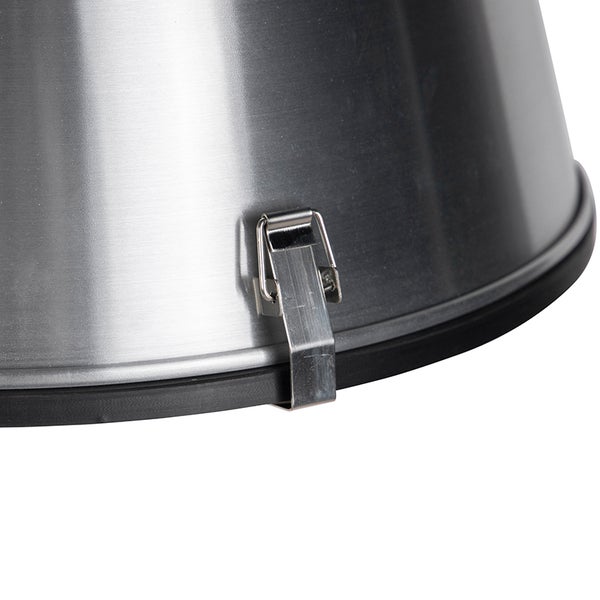 Detailansicht eines Metallbehälters mit Verschluss