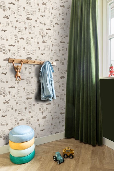 Kinderzimmer mit gemusterter Tapete, Garderobe, Dekoration und Spielzeug