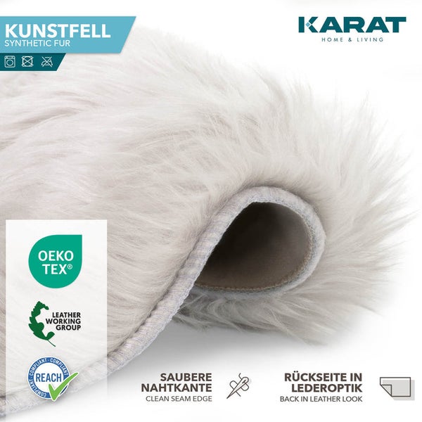 Karat Kunstfell mit langem Flor, sauberer Nahtkante und Rückseite in Lederoptik. Oeko-Tex und Reach konform. Karat Home und Living Logo.