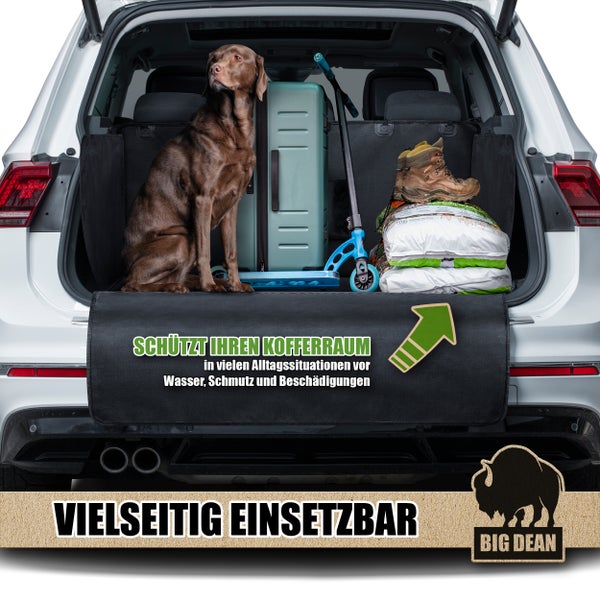 Kofferraumschutzmatte im Auto mit Hund, Koffer, Roller und Stiefeln