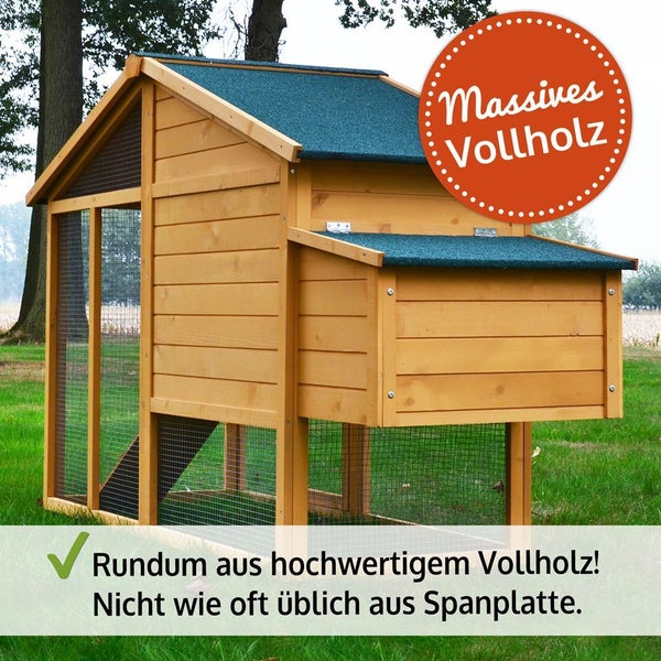 Hühnerstall aus massivem Vollholz mit Bitumendach und Drahtgehege.