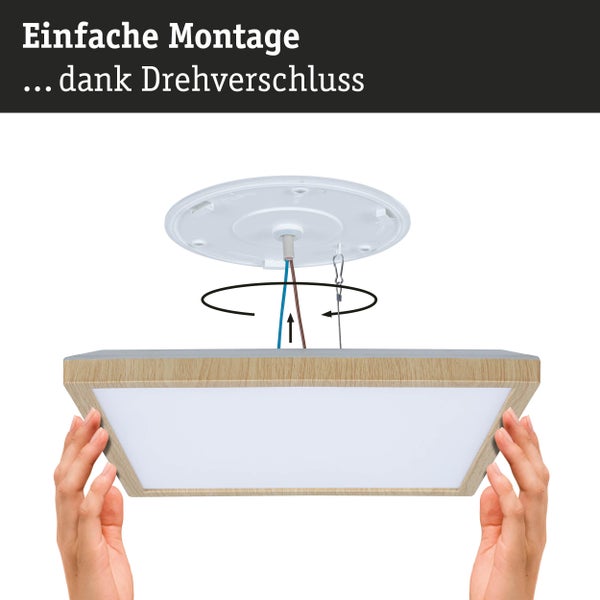Montage eines LED Deckenpanels mit Holzrahmen durch einen einfachen Drehverschluss an der Deckenhalterung.