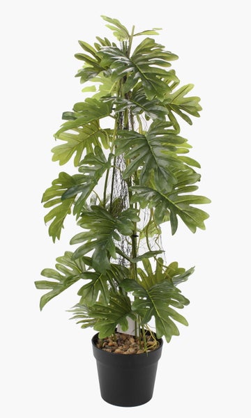 Schwarzer Pflanzentopf aus Kunststoff mit grüner Kunstpflanze und Dekosteinen