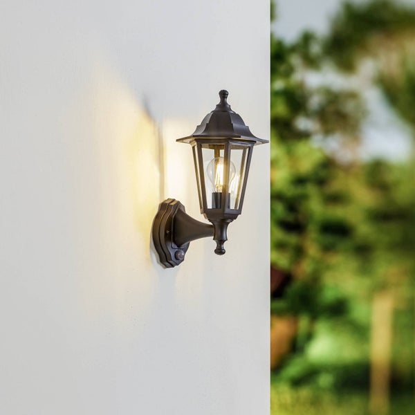 Lindby Wandlampe aussen mit Bewegungsmelder, Aussenwandleuchte Laterne schwarz spritzwassergeschützt IP44 1x E27 max. 60W ohne Leuchtmittel