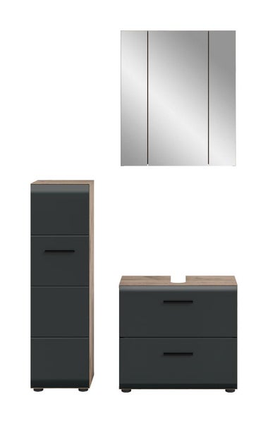 Badezimmermöbel Set bestehend aus Spiegelschrank mit drei Türen, Hochschrank und Waschtischunterschrank mit Schubladen.