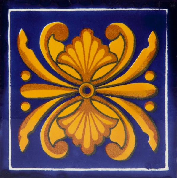 Dekorative Fliese mit floralem Muster