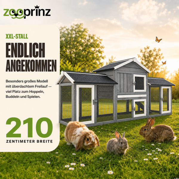 zooprinz Logo. Geräumiger Kleintierstall aus Holz mit überdachtem Freilauf, 210 Zentimeter breit, auf einer hellen Wiese mit Kaninchen.