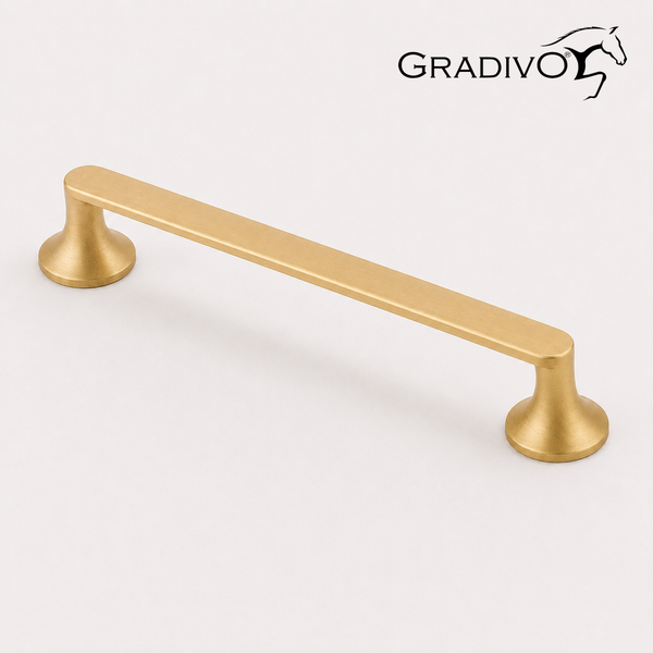 Möbelgriff Gradivo aus gebürstetem Metall in Goldoptik, flache Form mit runden Füßen. Gradivo Logo.