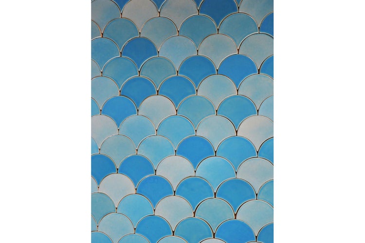 Mosaikfliesen in Fischschuppenoptik