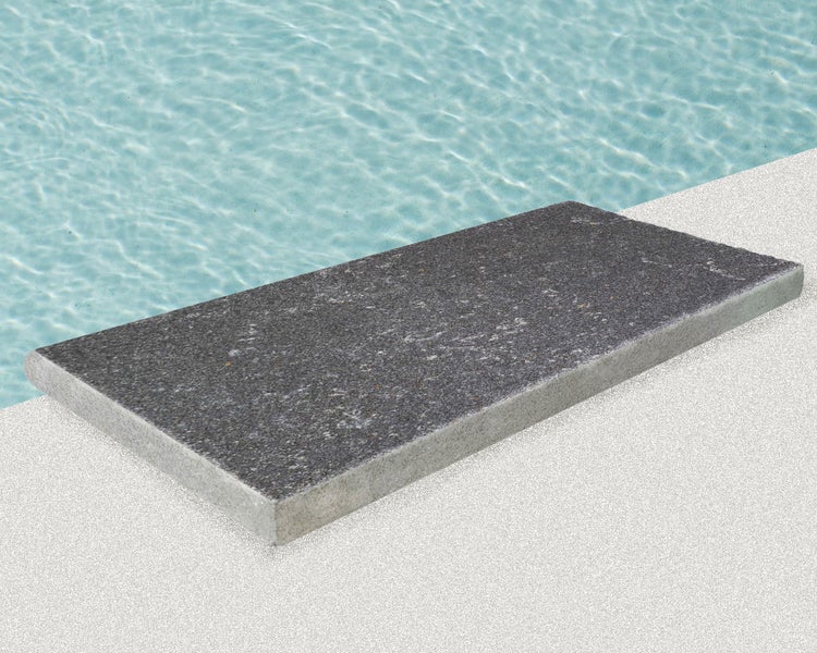 Wohnrausch Basalt Poolumrandung Beckenrandstein BASALT ANTIK, 61 x 30 x 3 cm, 1 Rundkante, getrommelt, dunkelgrau