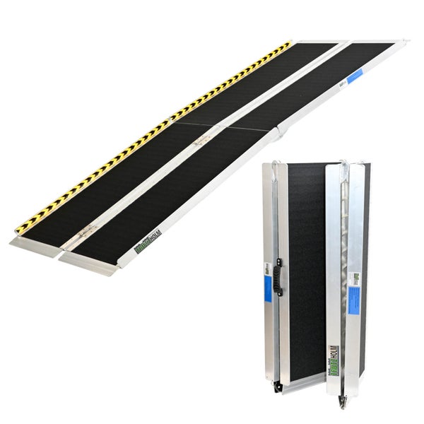 Zusammengeklappte und ausgeklappte Rollstuhlrampe aus Aluminium