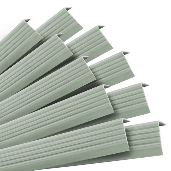 Mehrere Treppenkantenprofile aus Kunststoff