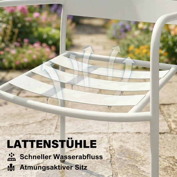 Weißer Gartenstuhl mit Lattenstruktur für schnellen Wasserabfluss und eine atmungsaktive Sitzfläche.