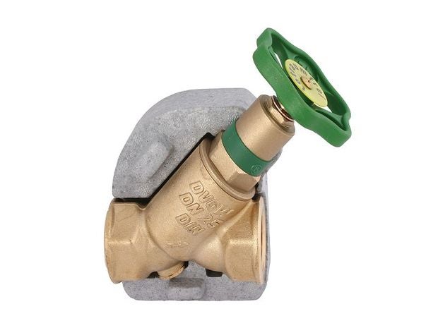 Schrägsitzventil aus Messing mit Dämmschale, Nennweite 25, mit grünem Handrad.