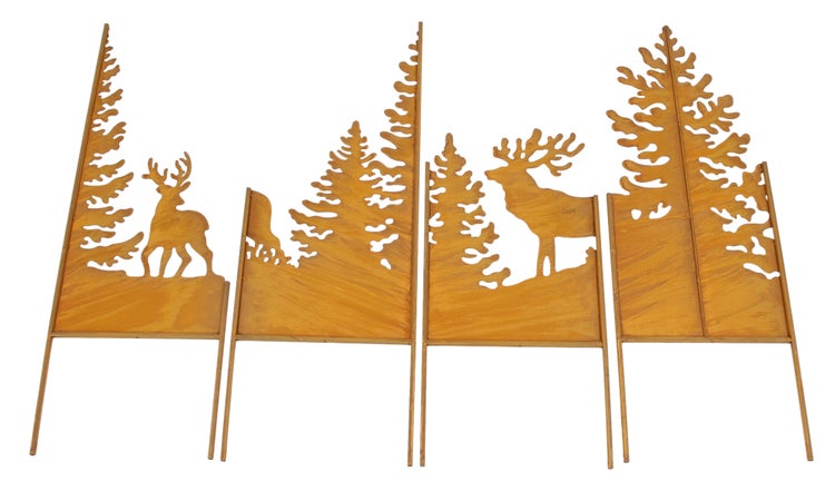 Gartendekoration mit Hirsch- und Tannenmotiven als Beetumrandung