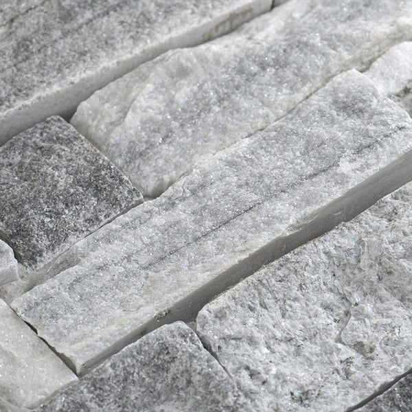Naturstein Riemchen Wandverblender mit strukturierter Oberfläche aus Stein für den Innen und Außenbereich