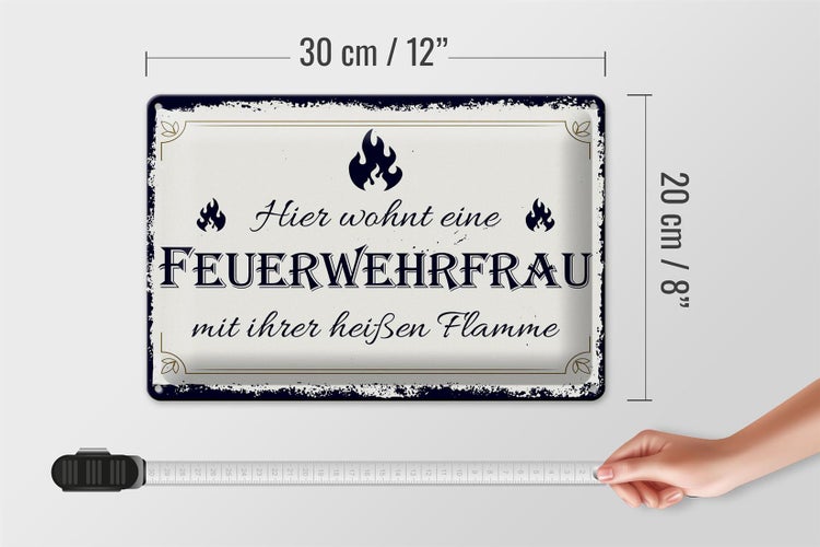Blechschild Spruch 30x20cm Hier wohnt eine Feuerwehrfrau