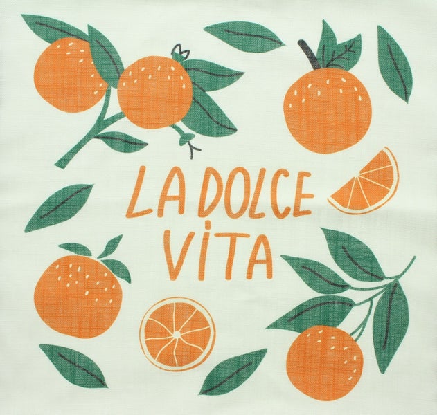 Stoffdesign mit Orangen und dem Schriftzug La Dolce Vita