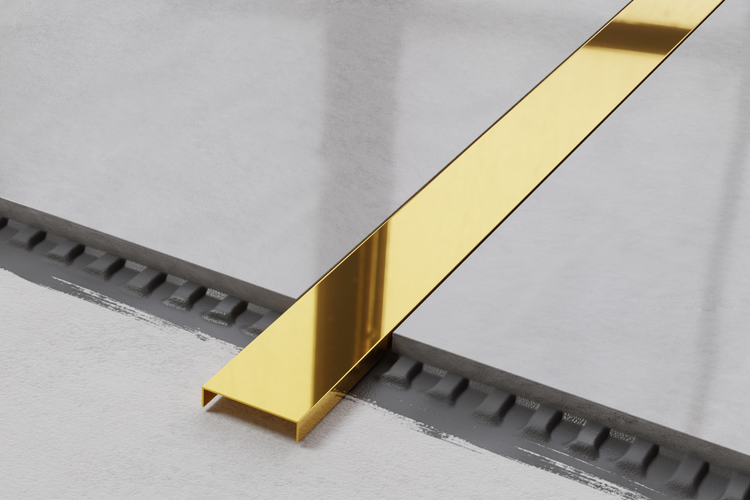 Goldfarbene Abschlussschiene auf hellem Untergrund