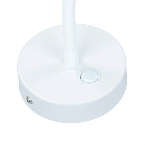 Detailaufnahme des Sockels einer Tischleuchte mit Schalter