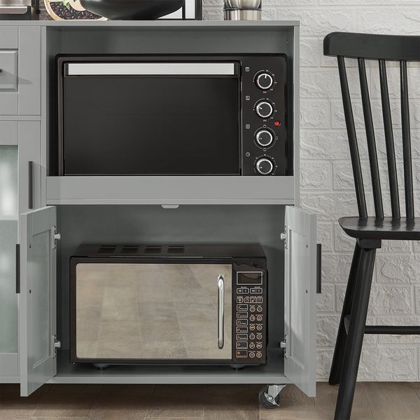 Küchenwagen mit zwei Mikrowellen und einem schwarzen Stuhl