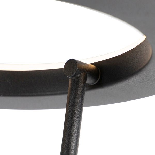 Detailaufnahme einer runden Außenleuchte mit LED Beleuchtung