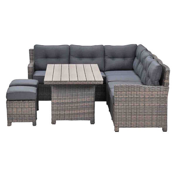 Garten-Lounge-Set aus Polyrattan mit Ecksofa, Esstisch mit Holzplatte und zwei Hockern sowie grauen Polstern.