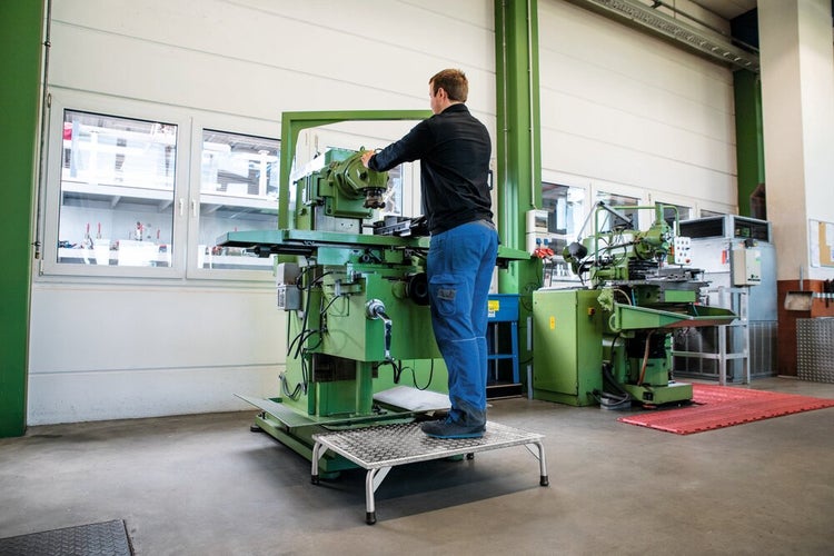 PROREGAL Arbeitspodest BxT 100x60cm Traglast 150kg Aluminium-Warzenblech Rutschfeste Kunststoffschuhe